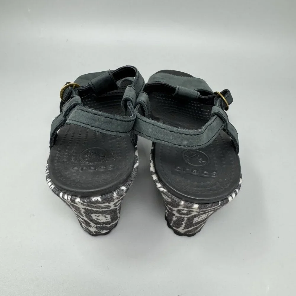 Crocs Leigh Womens Sz 8 Ikat Wedge Heel Leather Sandals Black White Ankle Strap